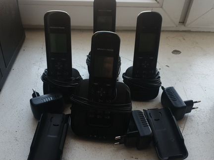 Телефоны с базой 4 штук комплект