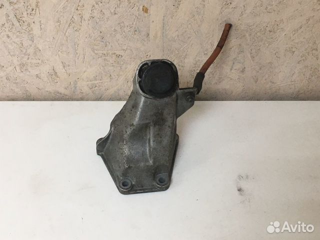 Кронштейн двигателя Audi 80 B3