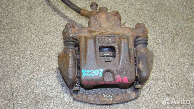 Суппорт задний левый Lexus RX 300/330/350/400h