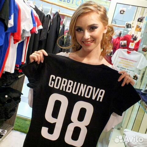 Печать текста на футболке, толстовке или бейсболке