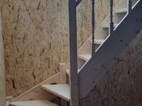 Деревянная лестница, готовая к установке