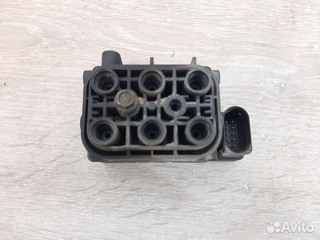 Блок клапанов пневмы Volkswagen Tuareg 1