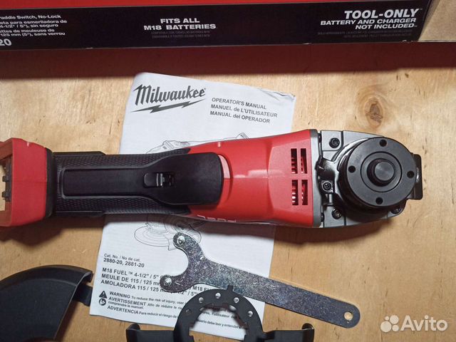 Аккумуляторная болгарка Milwaukee M18 2980-20