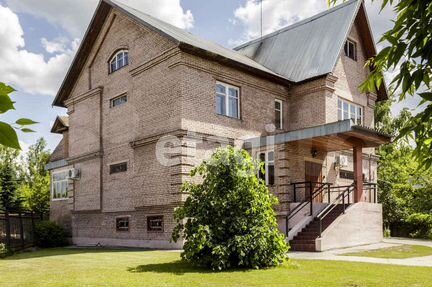 Дом 292,4 м² на участке 18 сот.