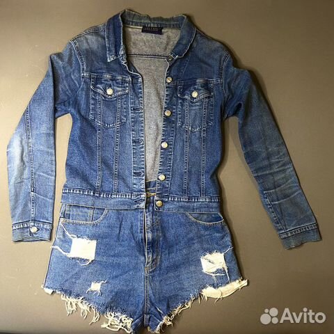 Джинсовая куртка и шорты