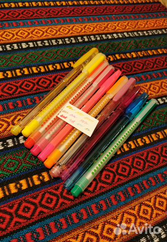 Ручки шариковые и гелевые разноцветные