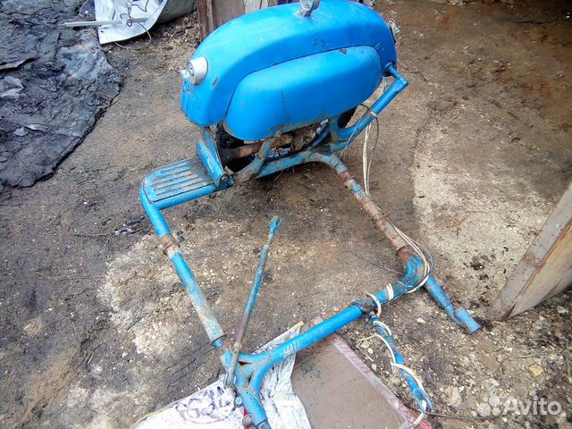 Много запчастей для советских мото