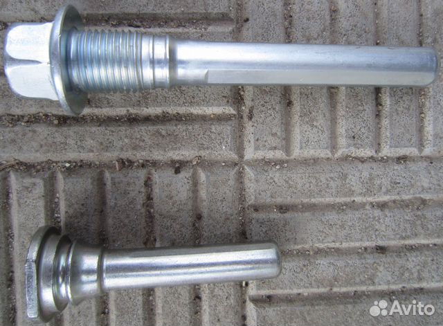 Направляющую суппорта тормозного нижнюю honda