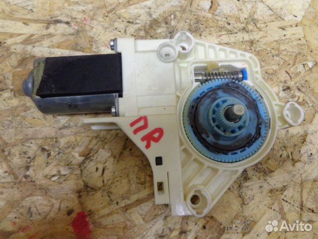 Моторчик стеклоподъемника передний правый Audi A4