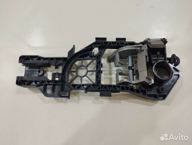 Volkswagen passat b6 кронштейн ручки двери правый