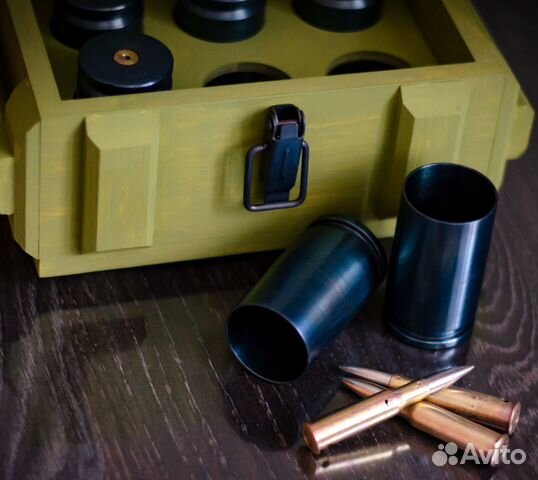 6 стопок из гильз пушки 2А42 в военном ящике