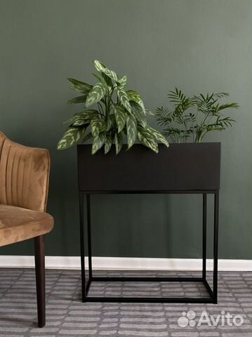 Подставка для цветов напольная. Кашпо