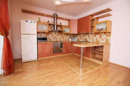 4-к. квартира, 135 м², 2/5 эт.