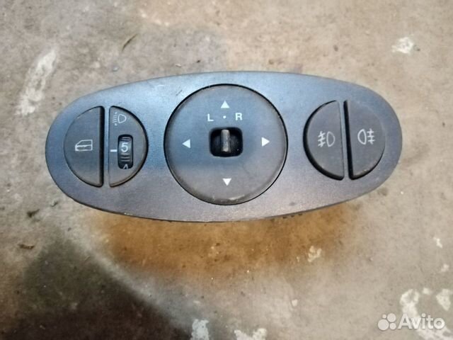Кнопка корректировки зеркал Лифан Смайли 2013 год
