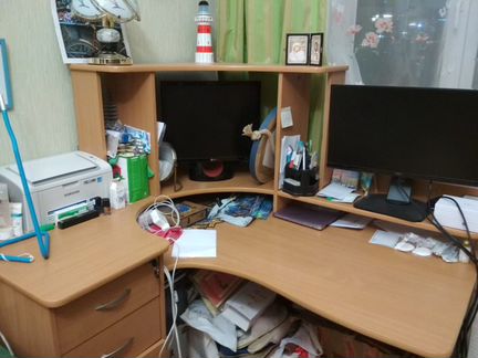 Компьютерный стол (130/130) + продаю кресло к нему