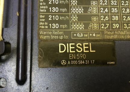 Лючок бензобака Mercedes W209