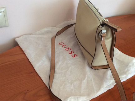 Женская сумка фирмы Guess