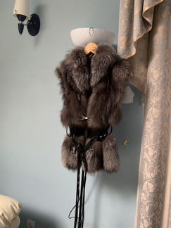 Жилет из меха чернобурки.Торг уместен