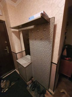 Вешалка для одежды с зеркалом и ящиком (прихожая)