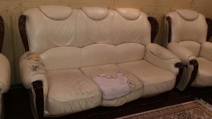 Кожанный диван и 2 кресла