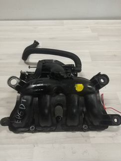 Впускной коллектор на Peugeot 308 T7 2007г