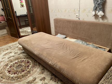 Диван