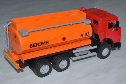 Машинка не металлическая камаз бензовоз 23см