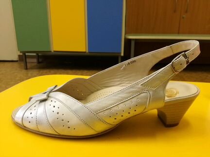 Босоножки новые