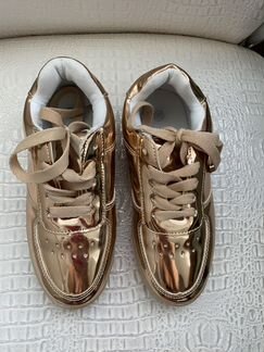 Кроссовки золотые со светящимися подошвами