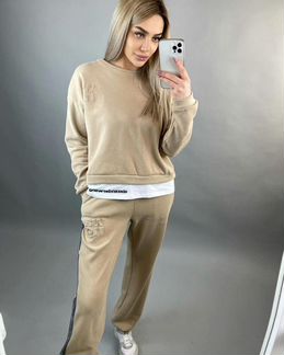 Стильный трикотажный костюм Wang
