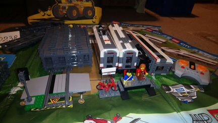 Lego электропоезд 60051 + доп. рельсы 7499 + 60238