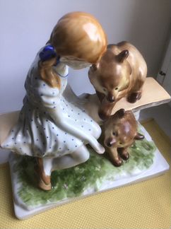 Фарфоровая статуэтка