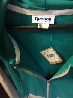 Спортивная толстовка на замке