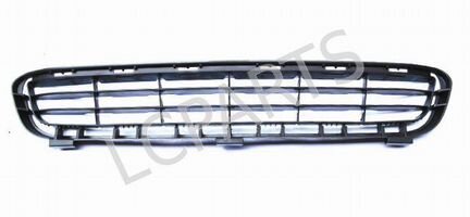 Решетка переднего бампера центральная Toyota Camry