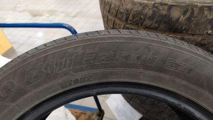 Комплект шин yokohama BluEarth E70 215/55R17