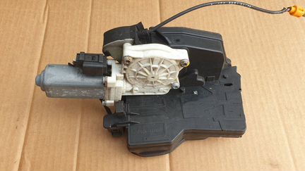 Замок двери задний правый с доводчиком BMW E65 E66