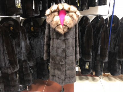 Шуба из шоколадной норки. Капюшон/соболь