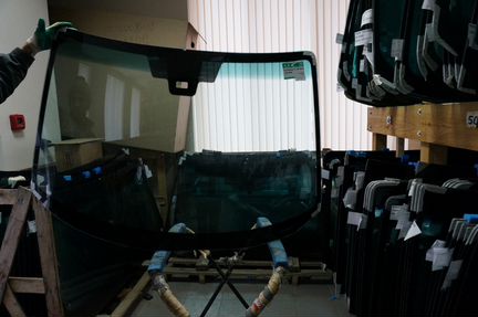 Стекло лобовое Mazda 3 03 (Мазда 3)