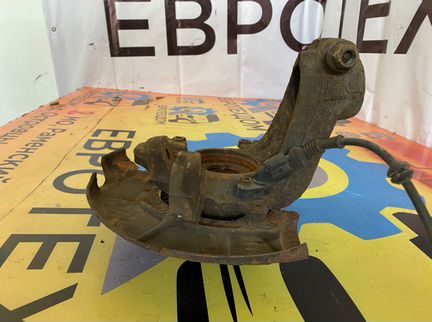 Кулак поворотный передний правый Volkswagen Golf 4