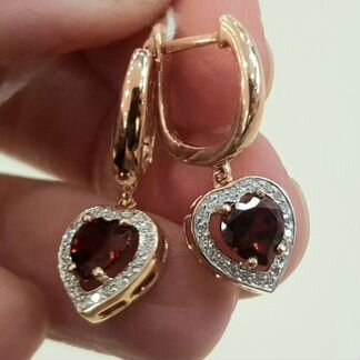 Золотые серьги с бриллиантами и гранатом