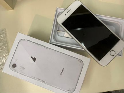 iPhone 8 на 64 gb