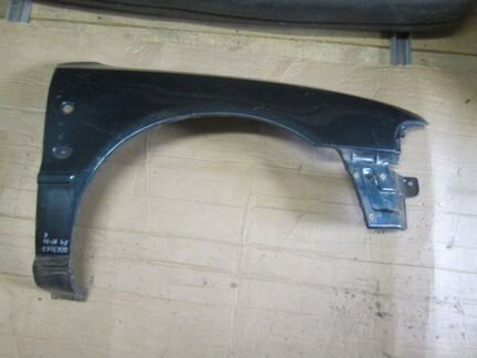 Крыло переднее правое audi А4 (1995-1997) с эмблем