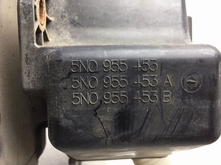 Бачок омывателя Volkswagen Tiguan 2.0 TDI 2010