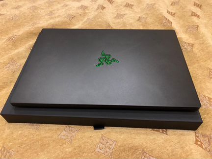 Razer Blade 15 240HZ/RTX 2070/i7-9750H