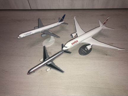 Модели самолётов Boeing 757, 787 Dreamliner