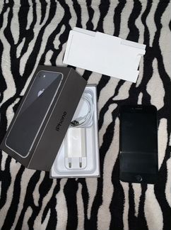 Телефон iPhone 8