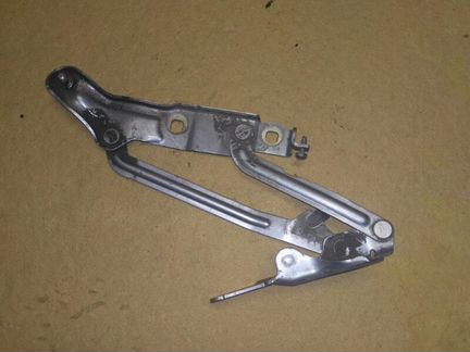 Петля крышки багажника задняя правая Ford Mondeo 4