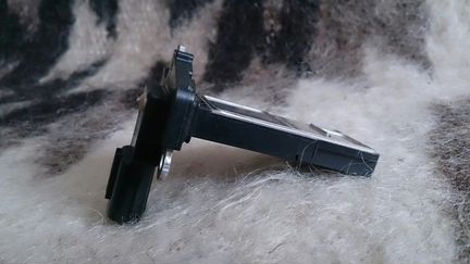 Датчик расхода воздуха subaru