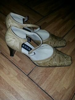 Отдам новые босоножки Baden р. 36 за