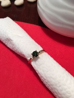 Золотое кольцо с зеленым бриллиантом 0,46ct